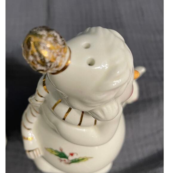 Holly Holiday Snowman Couple Salt & Pepper Shakers - Picture 4 of 7